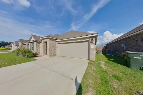 $1,595 | 117 Yardley Court, Lafayette, LA 70507