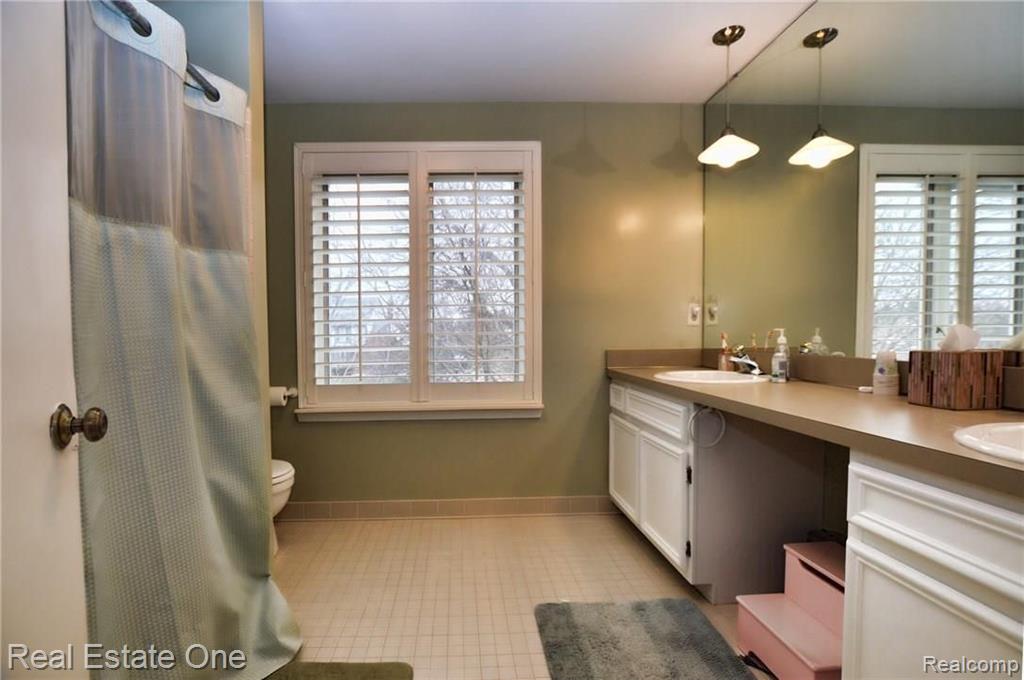 31210 Claymore Road Farmington Hills, MI 48331 - Photo 13 of 21