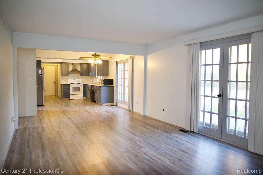 100 Longford Drive Rochester Hills, MI 48309 - Photo 13 of 47
