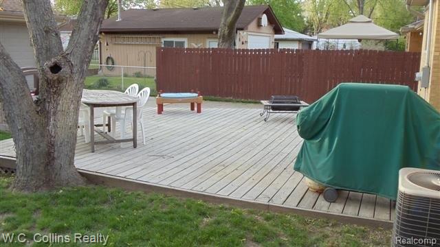 208 South Helen Avenue Rochester, MI 48307 - Photo 19 of 20 18 Deck.JPG