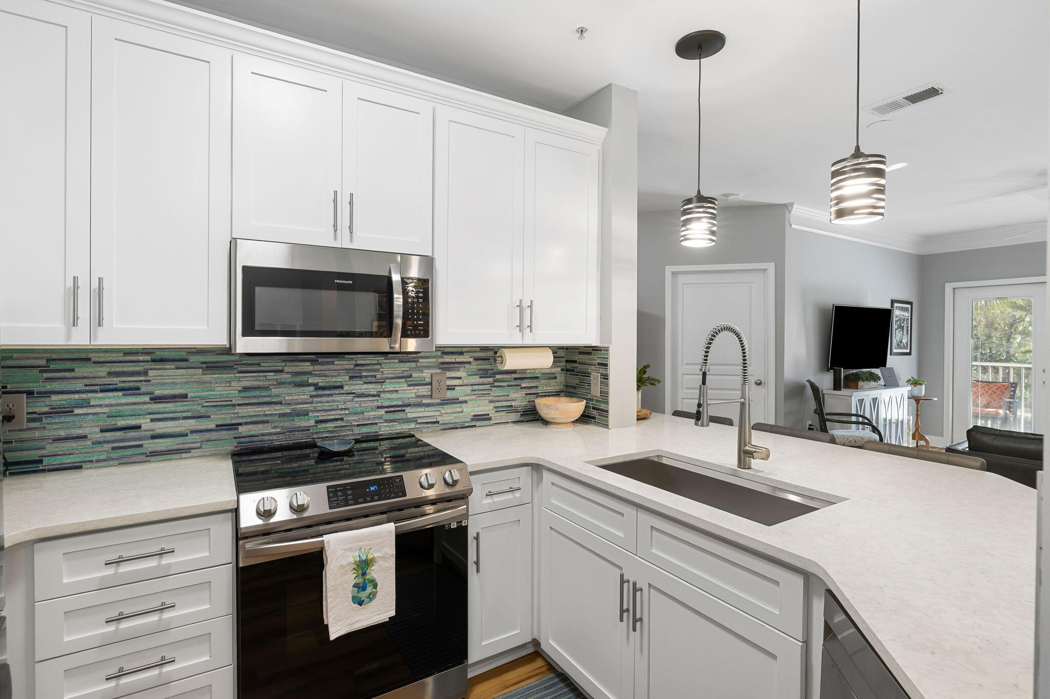 1409 Basildon Road Mount Pleasant, SC 29466 - Photo 3 of 25 Kitchen