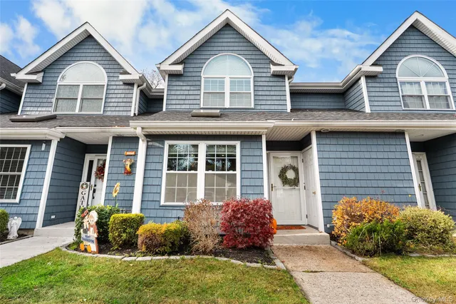 $575,999 | 8 Sunridge Lane, Islip, NY 11751