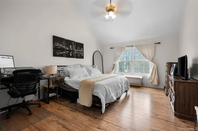 $575,999 | 8 Sunridge Lane, Islip, NY 11751