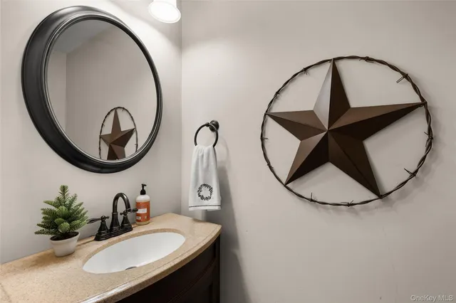 $575,999 | 8 Sunridge Lane, Islip, NY 11751