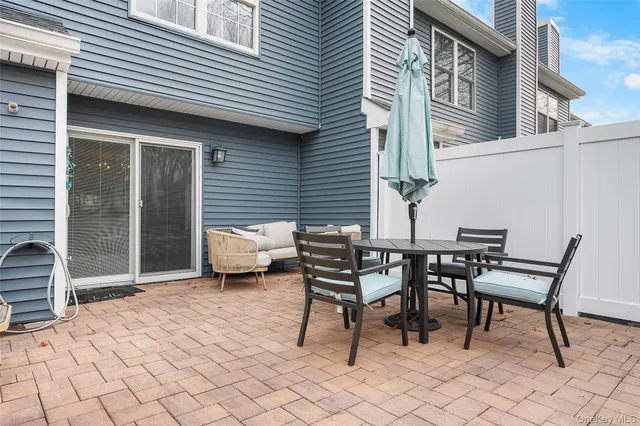 $575,999 | 8 Sunridge Lane, Islip, NY 11751