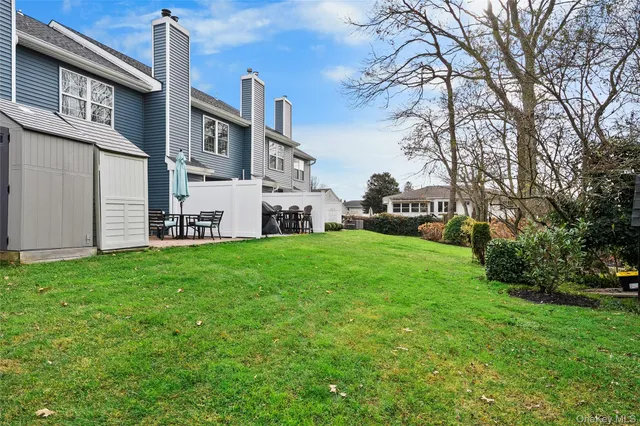 $575,999 | 8 Sunridge Lane, Islip, NY 11751