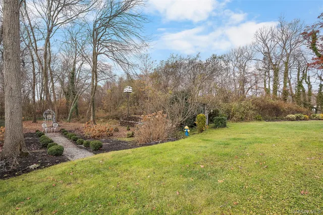 $575,999 | 8 Sunridge Lane, Islip, NY 11751