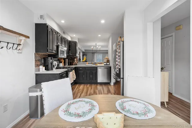 $575,999 | 8 Sunridge Lane, Islip, NY 11751