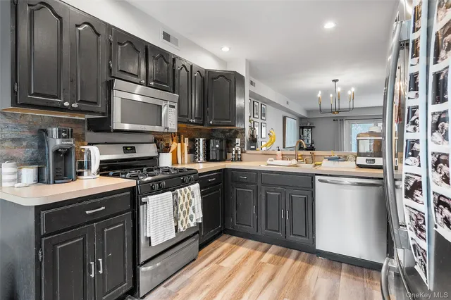 $575,999 | 8 Sunridge Lane, Islip, NY 11751