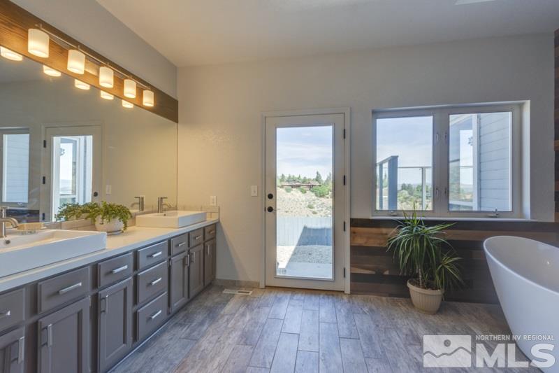 2245 Wide Horizon Drive Reno, NV 89509 - Photo 13 of 25 a bathroom with a tub sink and mirror