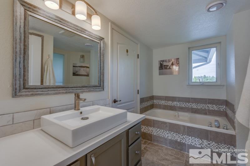 2245 Wide Horizon Drive Reno, NV 89509 - Photo 18 of 25 a bathroom with a bathtub and a sink