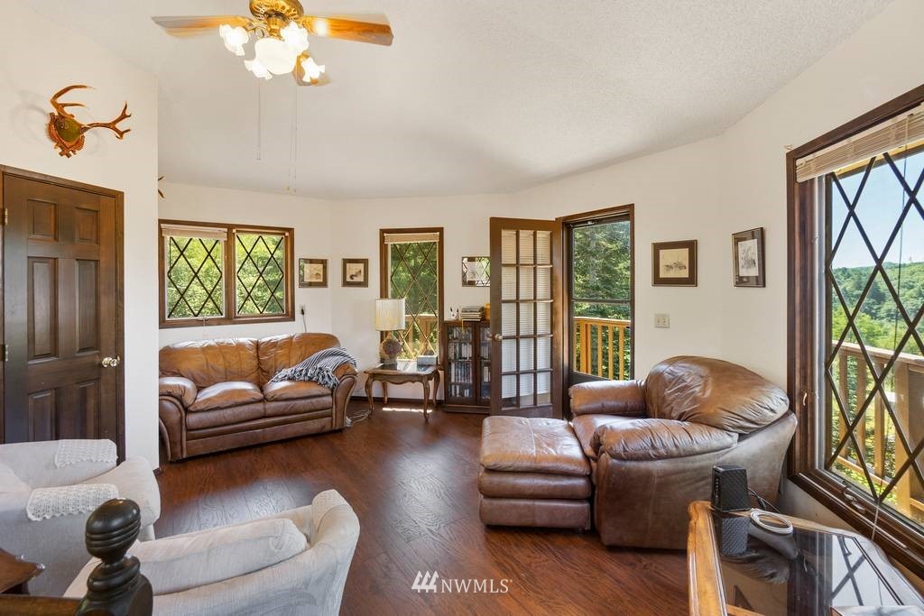 1624 King Road Winlock, WA 98596 - Photo 14 of 39 a living room with furniture and a large window