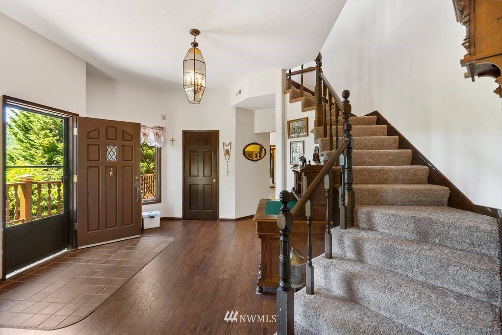 1624 King Road Winlock, WA 98596 - Photo 17 of 39 a view of entryway and hall with wooden floor