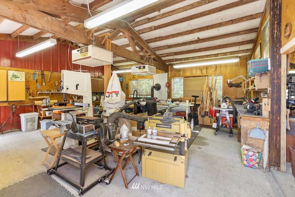 1624 King Road Winlock, WA 98596 - Photo 30 of 39 a view of a tables and chairs in a room