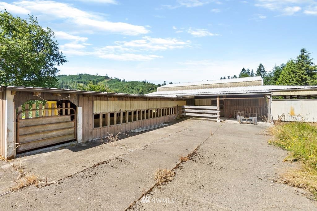 1624 King Road Winlock, WA 98596 - Photo 36 of 39 a view of a terrace with a lake view