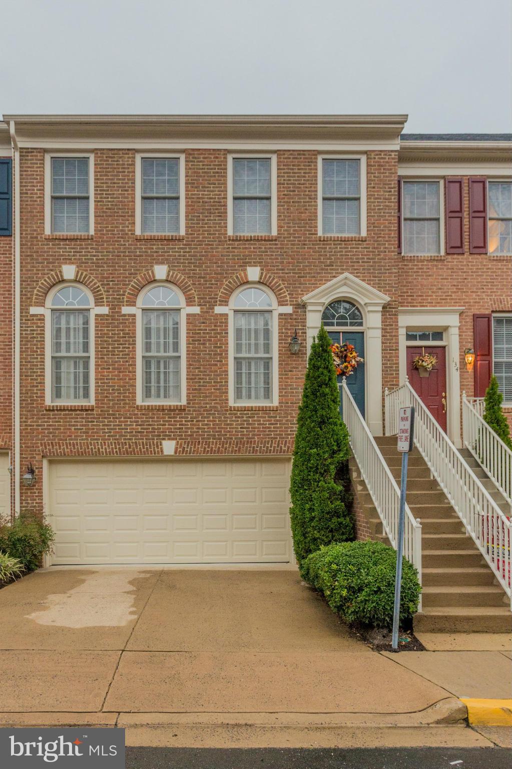 132 Roland Court Southwest Vienna, VA 22180 - Photo 1 of 30 Exterior (Front)