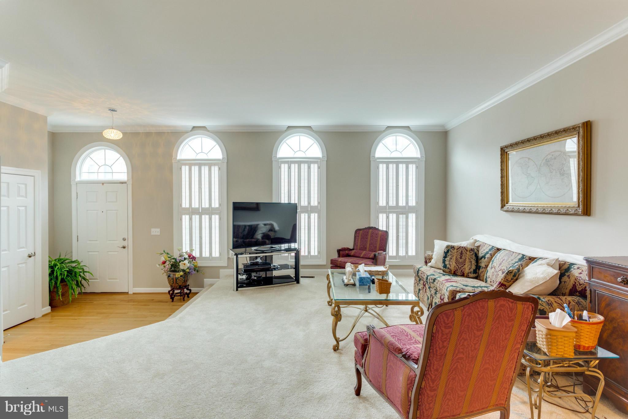 132 Roland Court Southwest Vienna, VA 22180 - Photo 4 of 30 Living Room
