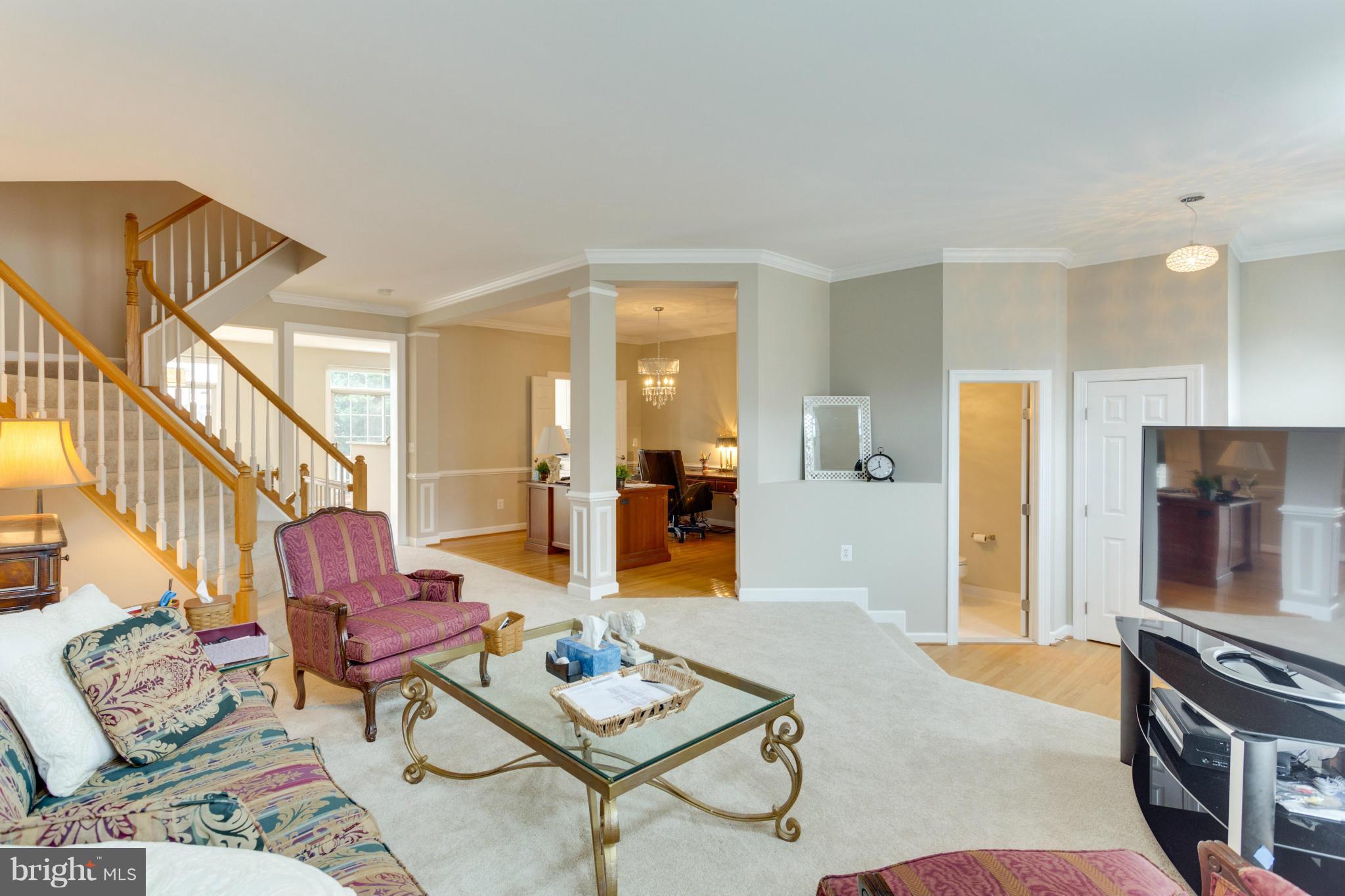 132 Roland Court Southwest Vienna, VA 22180 - Photo 5 of 30 Living Room