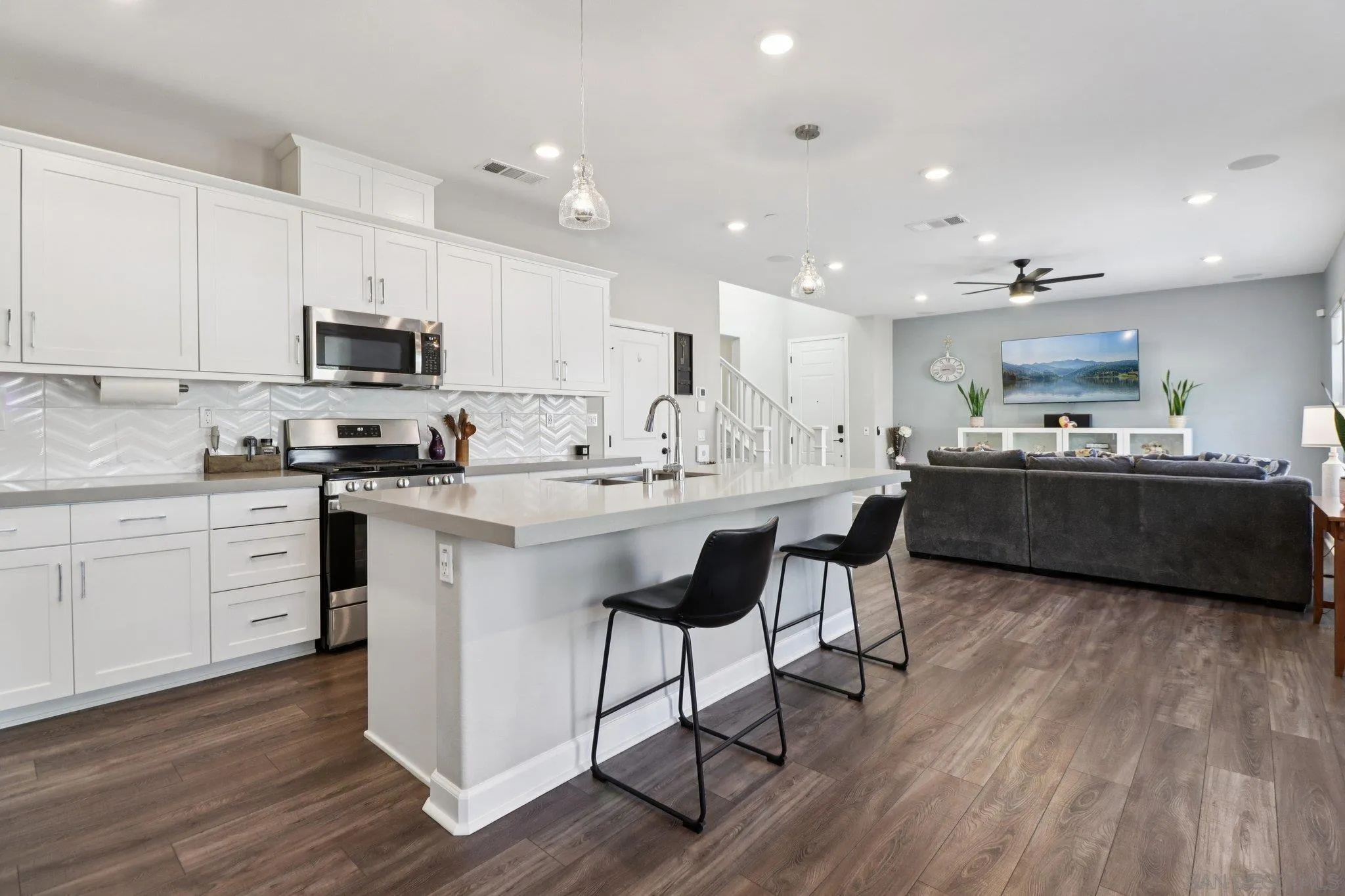 10128 Hercules Way Spring Valley, CA 91977 - Photo 14 of 60