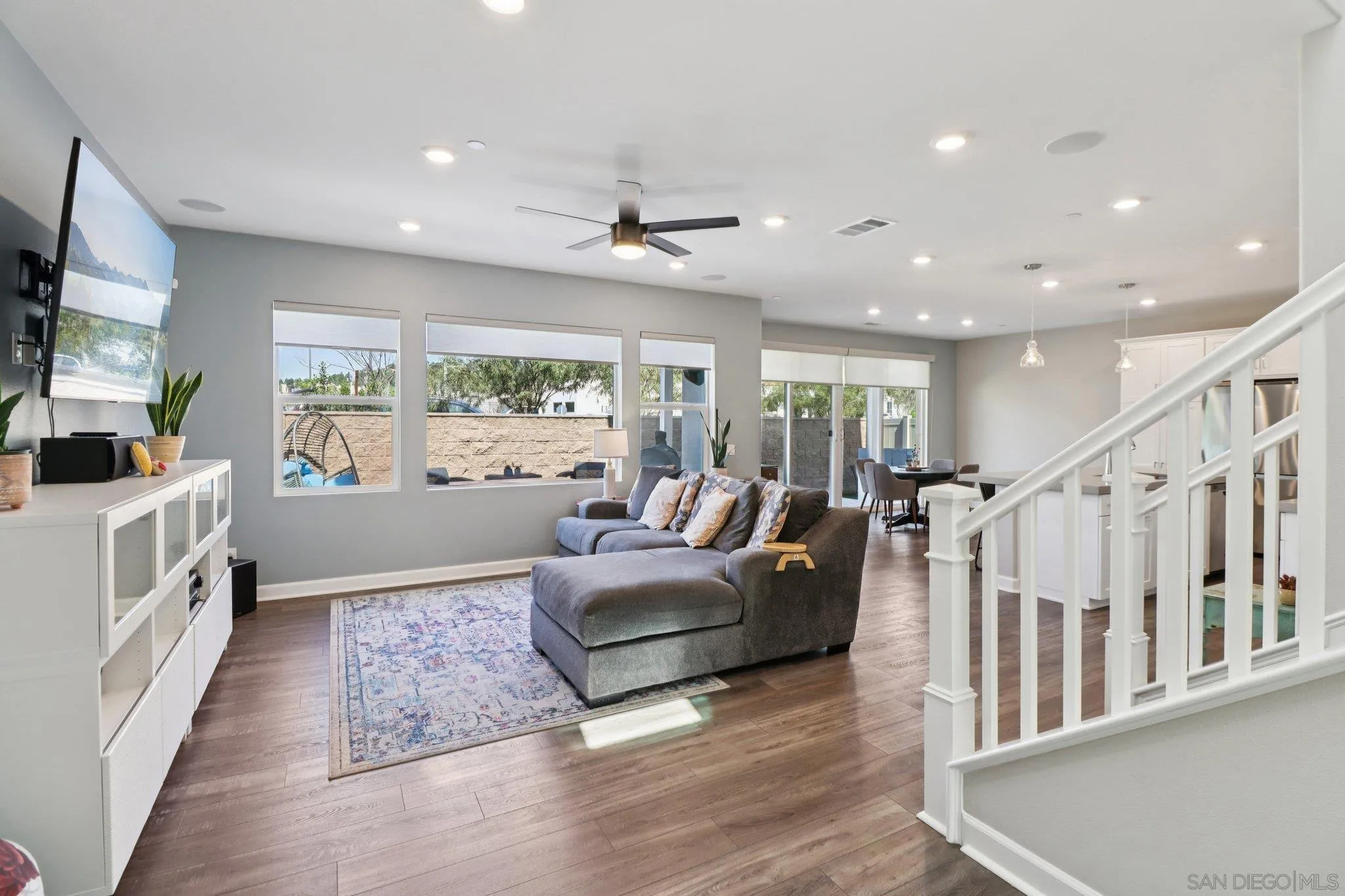 10128 Hercules Way Spring Valley, CA 91977 - Photo 5 of 60