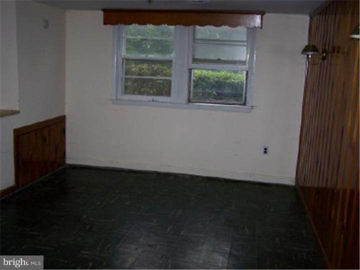 209 Willers Road Aston, PA 19014 - Photo 2 of 10 Family Room