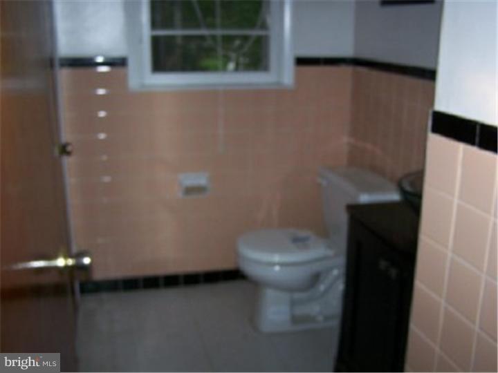209 Willers Road Aston, PA 19014 - Photo 6 of 10 Bathroom