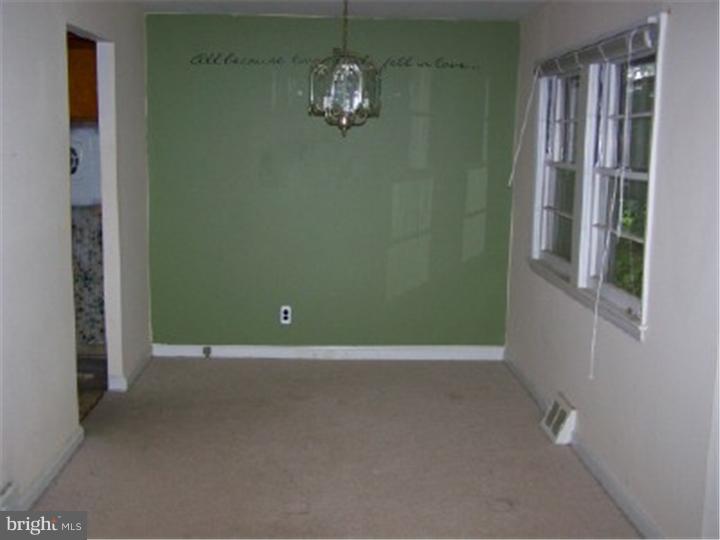 209 Willers Road Aston, PA 19014 - Photo 9 of 10 Dining Room