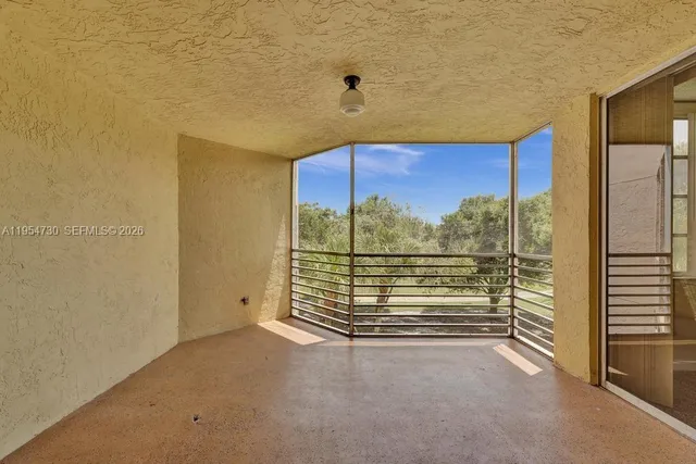 $255,000 | 9520 Seagrape Drive, Unit 306, Davie, FL 33324