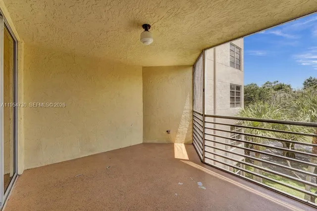 $255,000 | 9520 Seagrape Drive, Unit 306, Davie, FL 33324