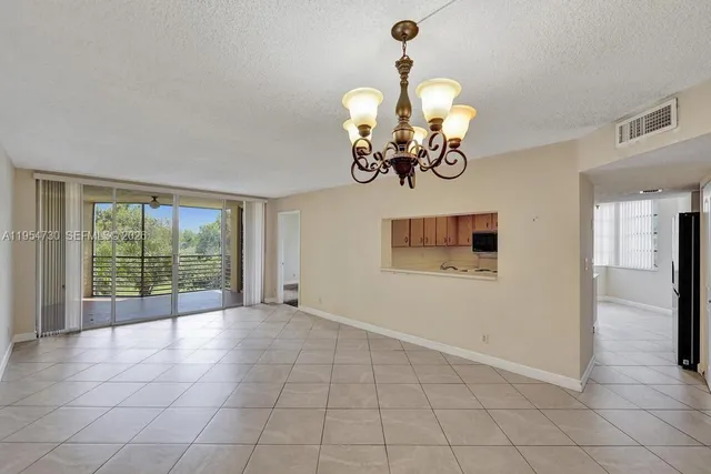 $255,000 | 9520 Seagrape Drive, Unit 306, Davie, FL 33324