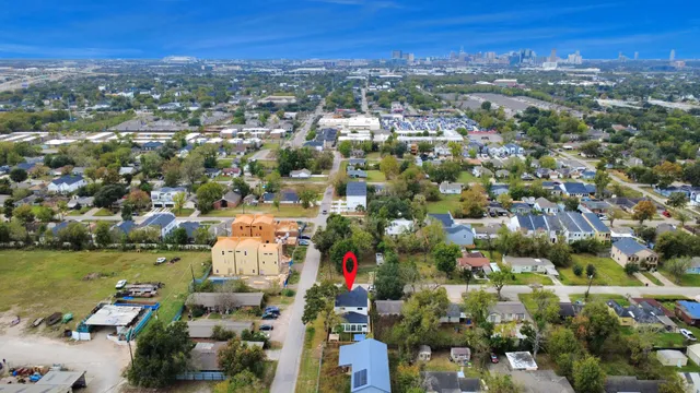 $2,600 | 7129 Sidney Street, Unit B, Houston, TX 77021