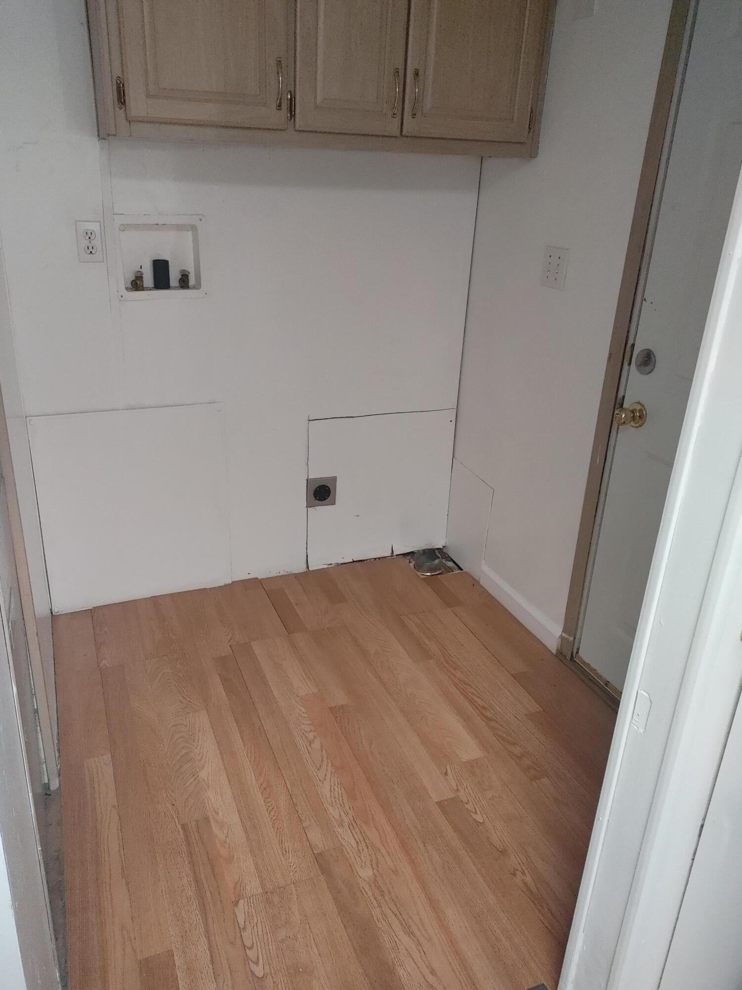 474 4th Street Metolius, OR 97741 - Photo 24 of 29 4th laundry room