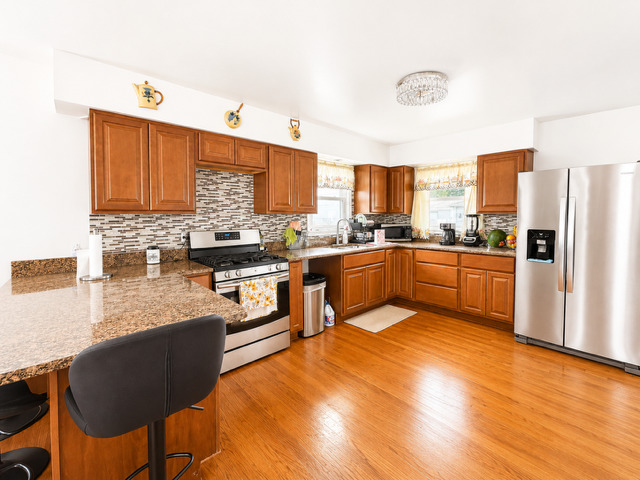 2635 West Cheyenne Road Waukegan, IL 60087 - Photo 3 of 17 Gallery Image 3