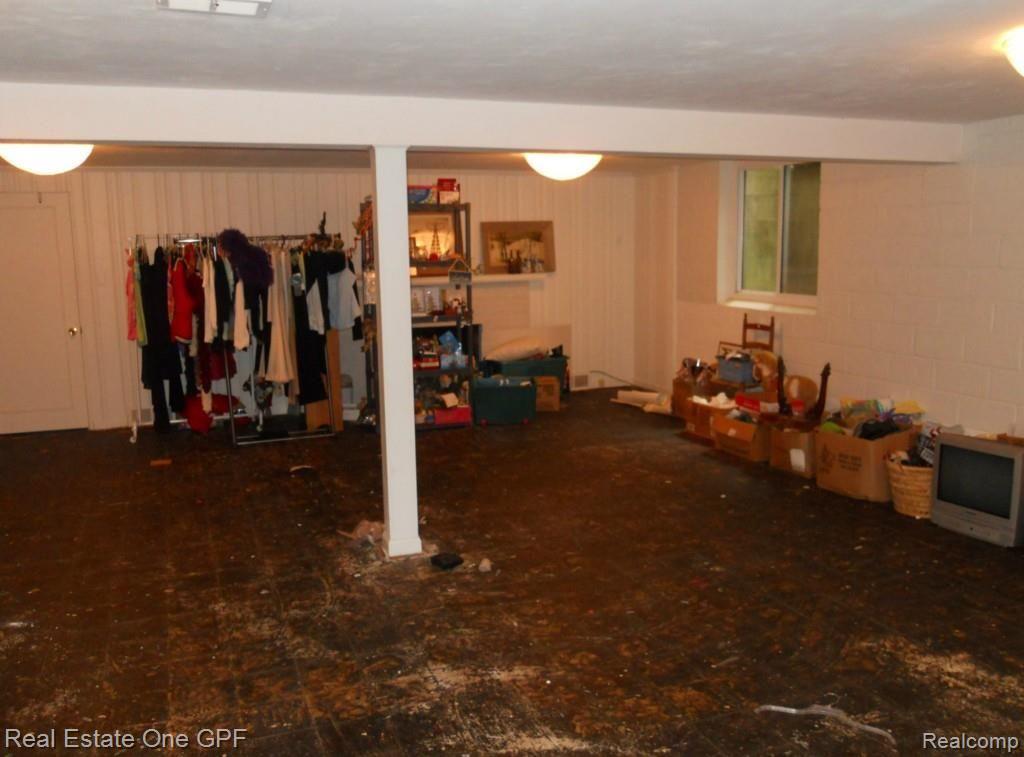 330 Stephens Road Grosse Pointe, MI 48236 - Photo 11 of 12 9 DSCN1355.jpg