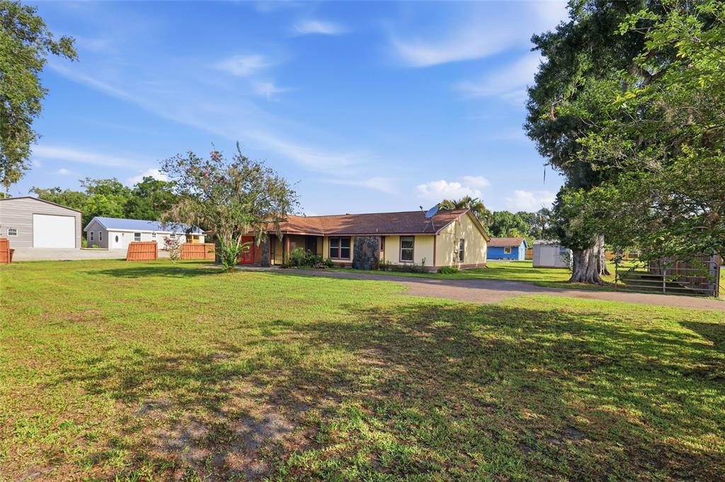 2951 Gocio Road Sarasota, FL 34235 - Photo 36 of 49