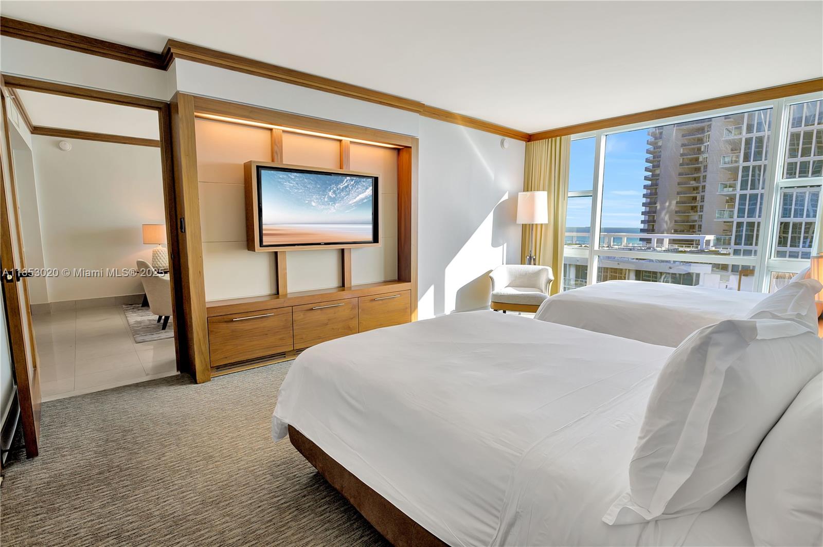 6801 Collins Avenue, Unit 806 Miami Beach, FL 33141 - Photo 4 of 16