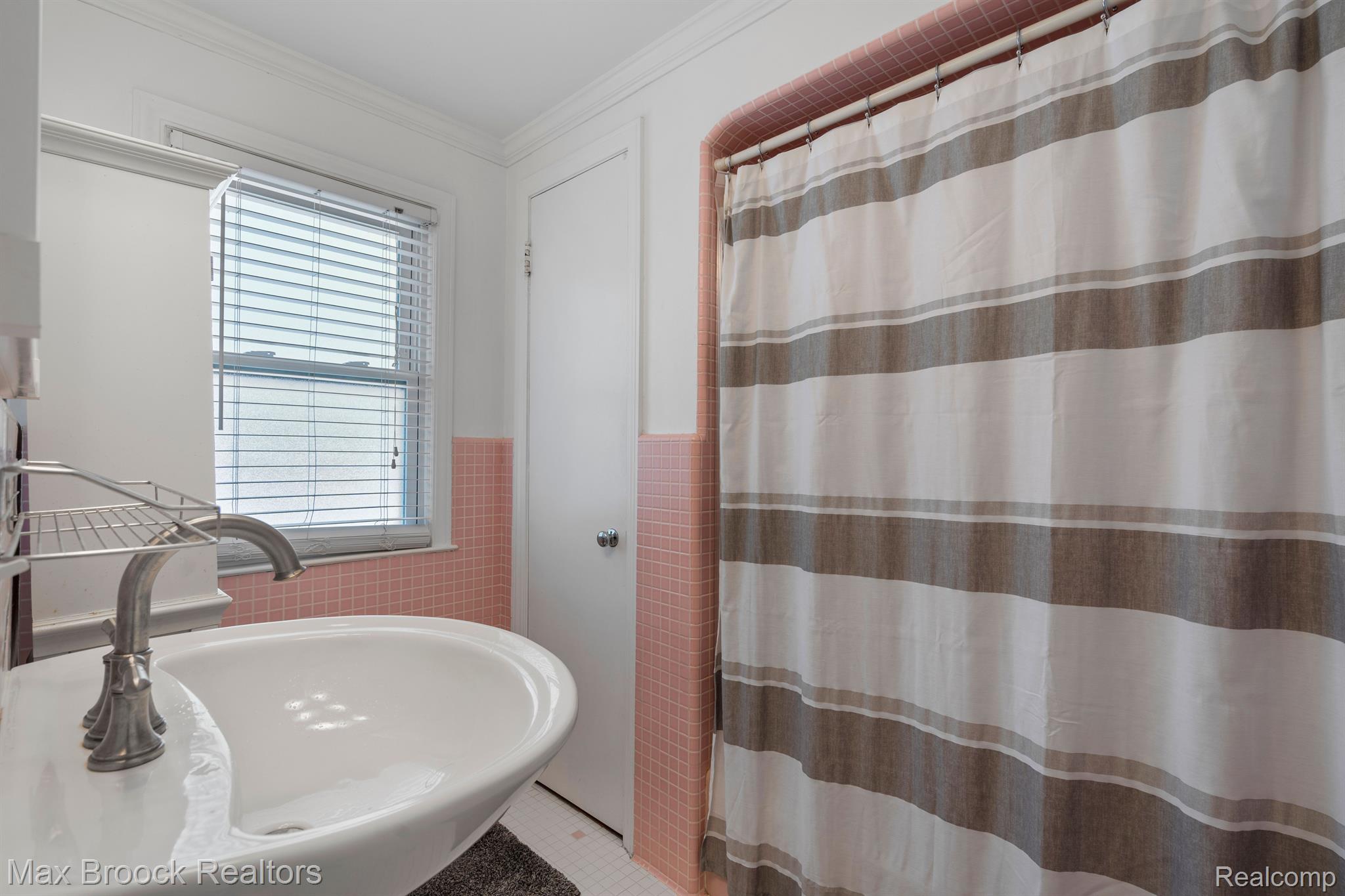 3696 Cumberland Road Berkley, MI 48072 - Photo 13 of 23 Second full bathroom upstairs