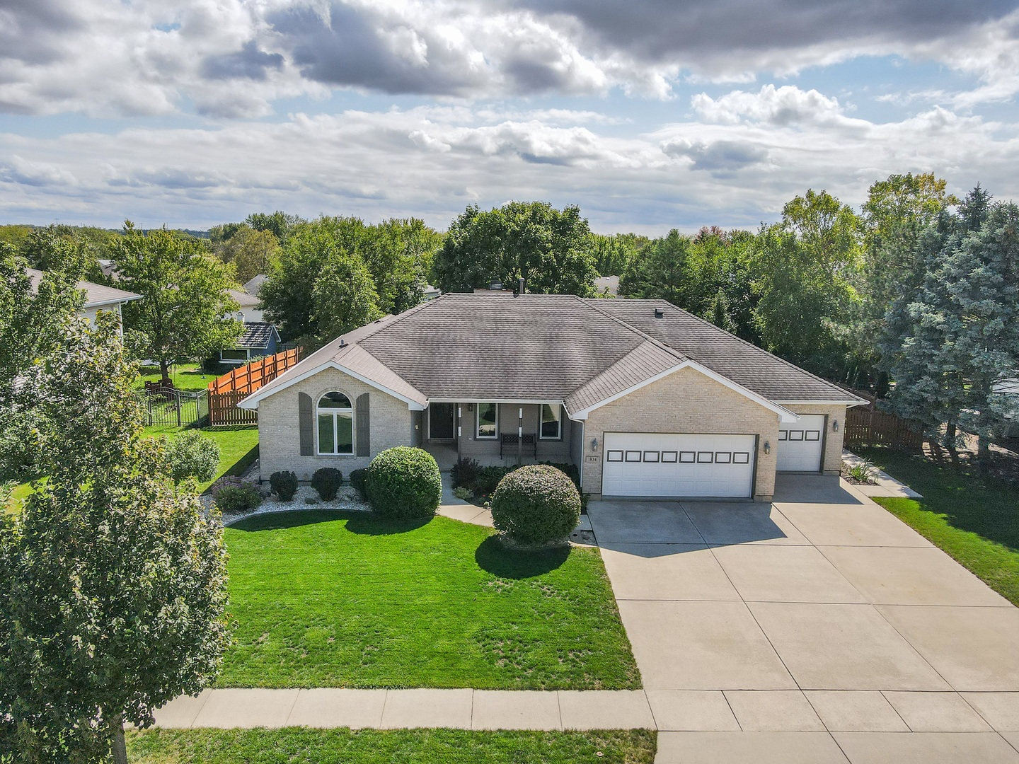 304 Andrea Drive Manhattan, IL 60442 - Photo 3 of 53 a aerial view of a house with yard and green space