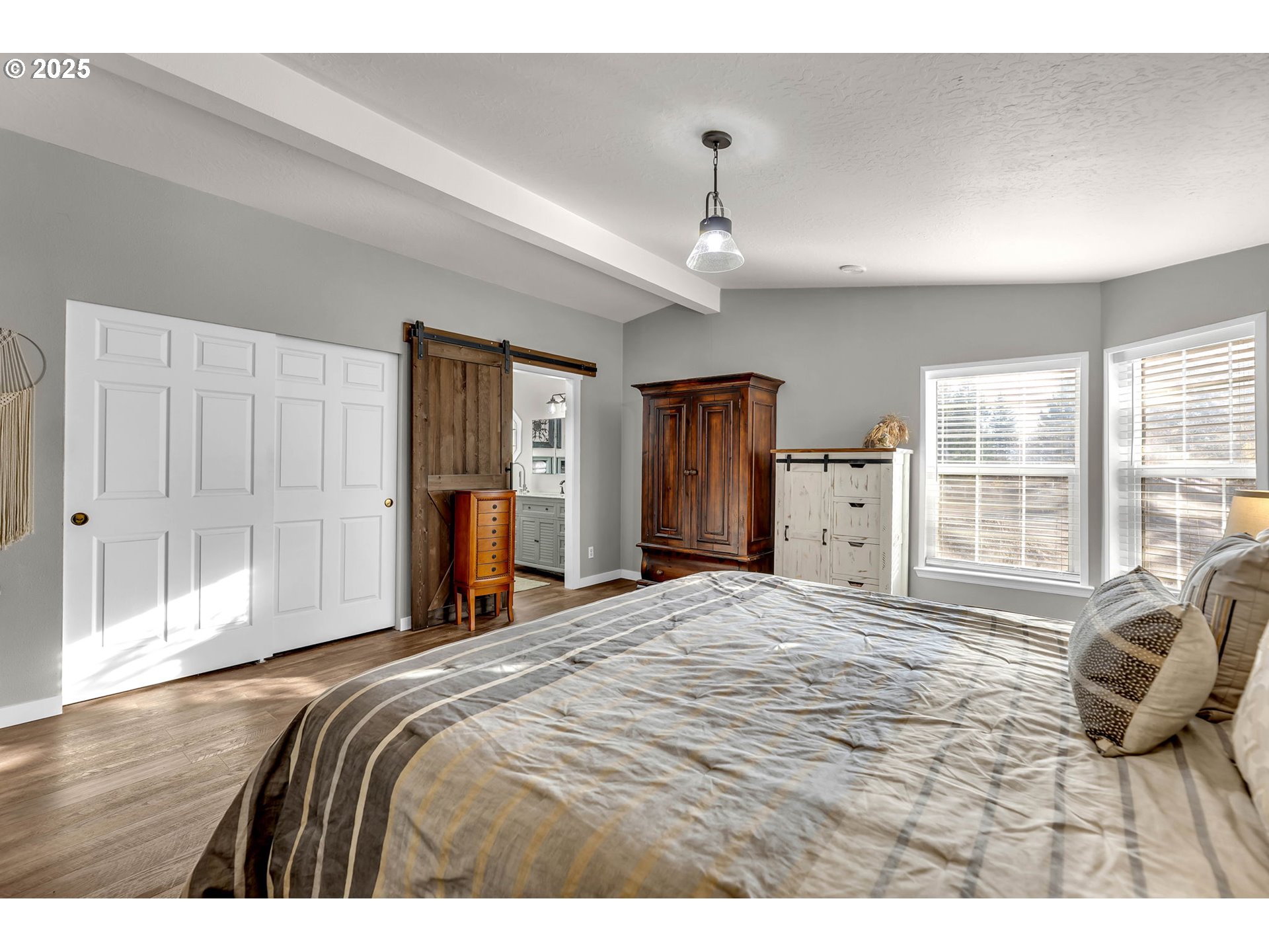 111 Mathany Road Carson, WA 98610 - Photo 24 of 39 a bedroom with a bed and a large window