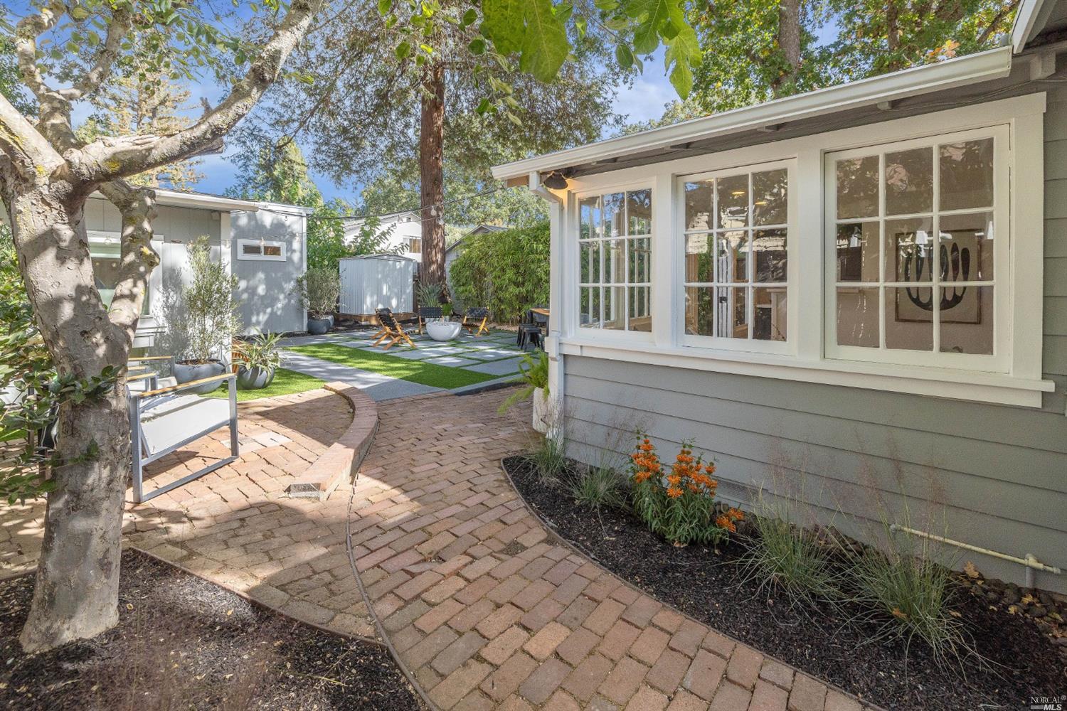 27 Laurel Avenue San Anselmo, CA 94960 - Photo 29 of 52 a house with garden in front of it