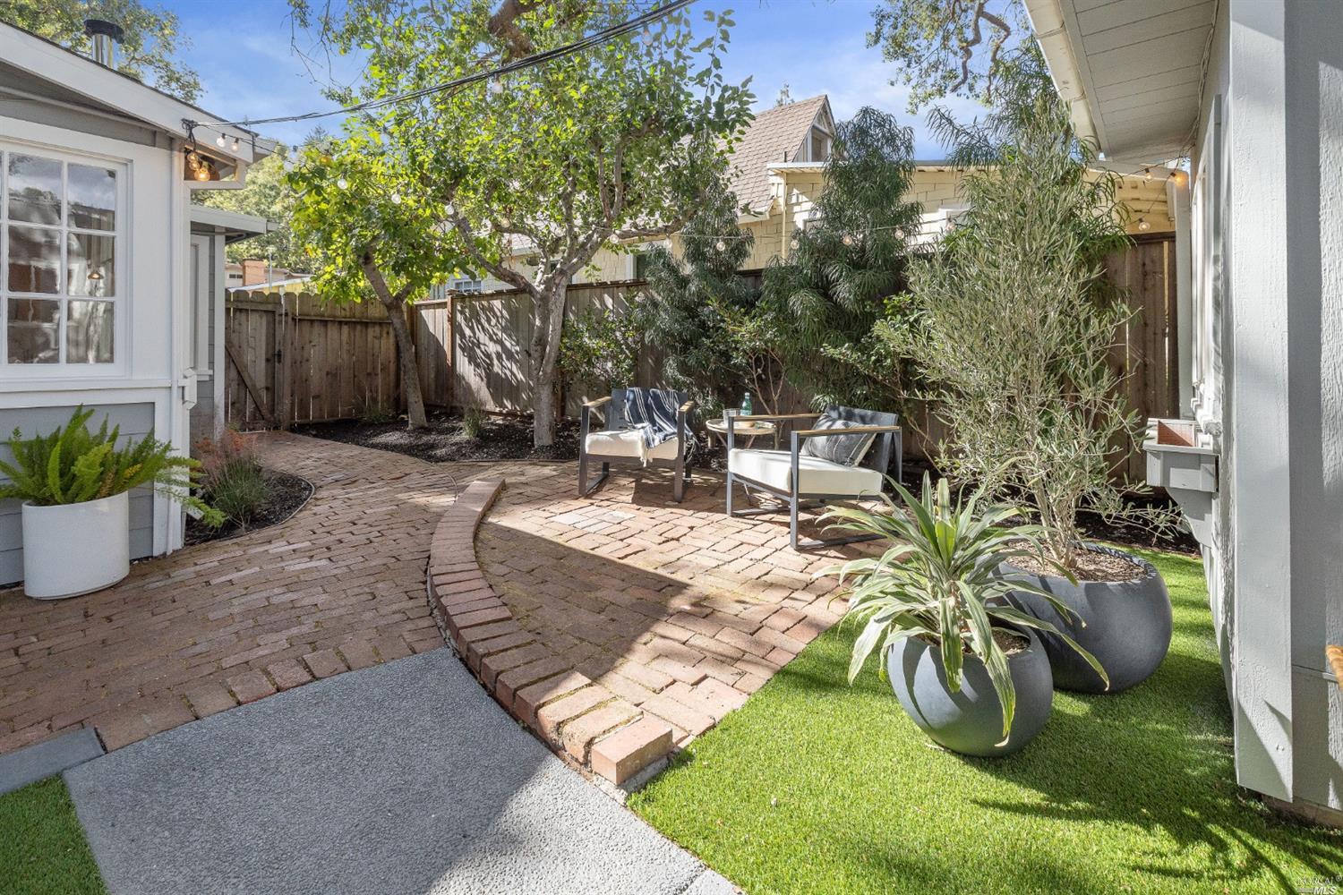 27 Laurel Avenue San Anselmo, CA 94960 - Photo 31 of 52 a view of a backyard with plants and a patio