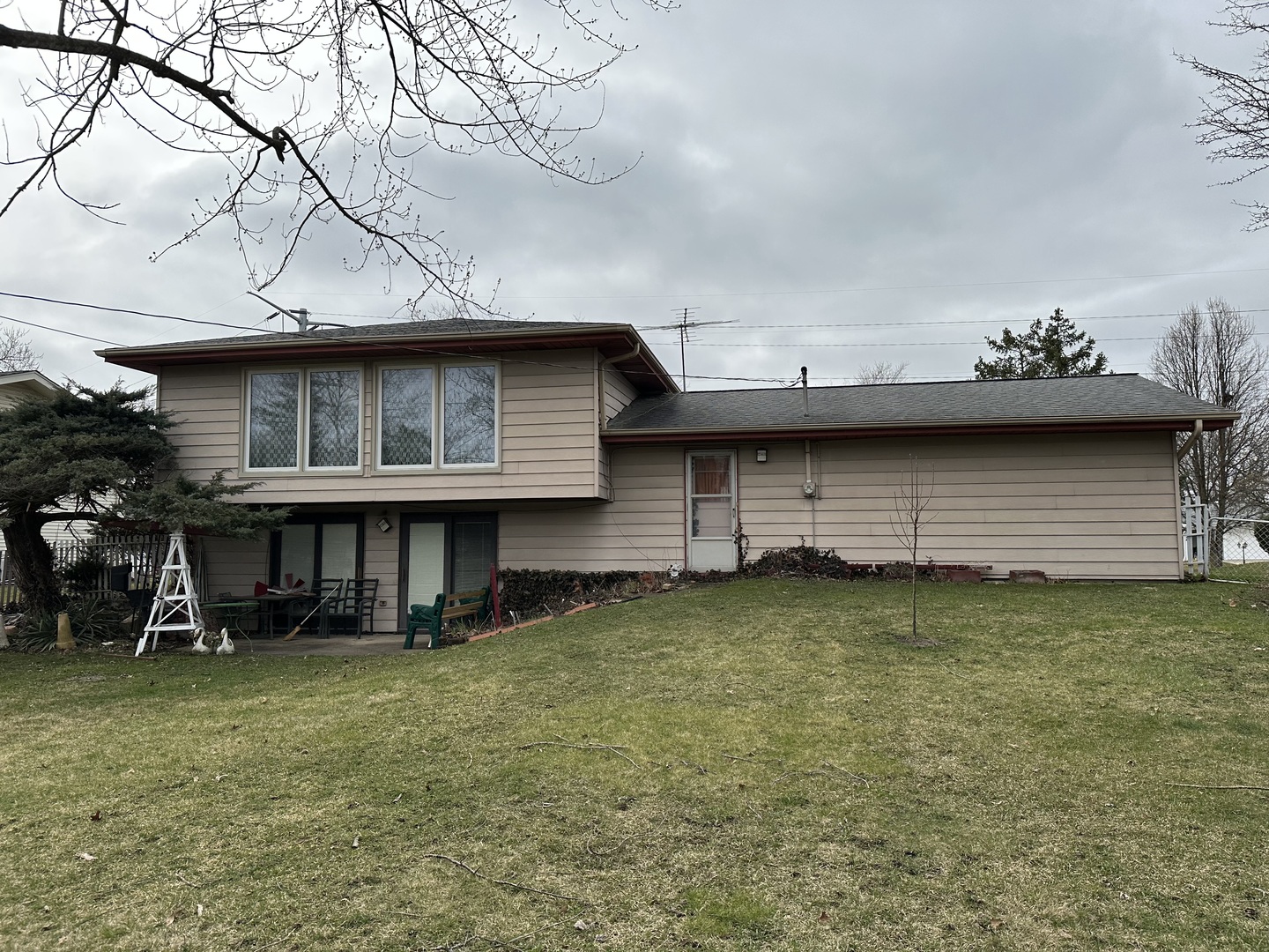 2S145 Valley Road Lombard, IL 60148 - Photo 2 of 3 a view of a house with a patio and a yard