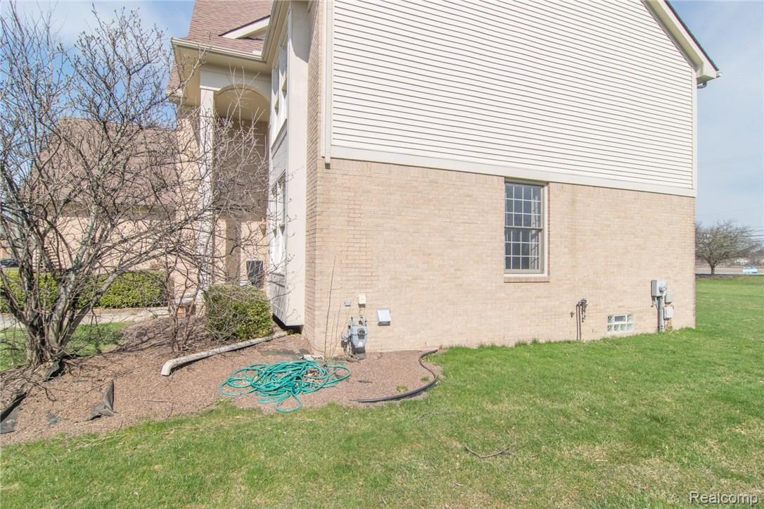 48006 Gladstone Road Canton, MI 48188 - Photo 60 of 66 DSC_0684.jpg