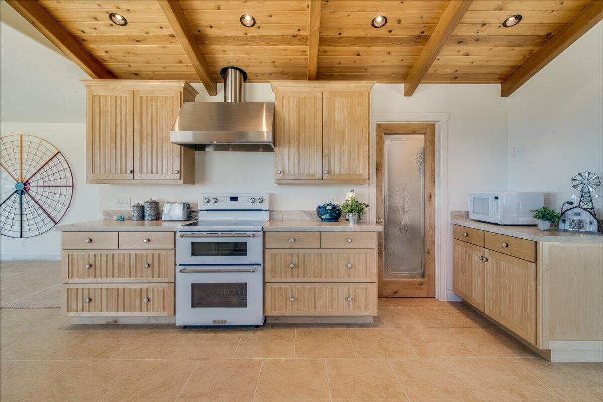 1102 Lasalle Canyon Road Lompoc, CA 93436 - Photo 13 of 62 14-Kitchen