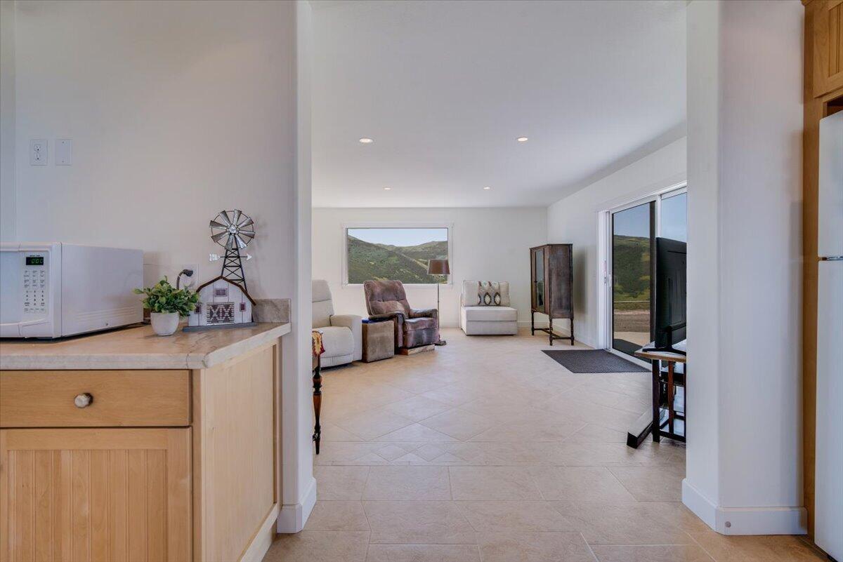 1102 Lasalle Canyon Road Lompoc, CA 93436 - Photo 15 of 62 16-Large Living area