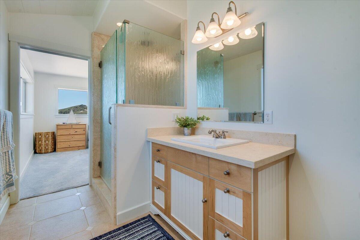 1102 Lasalle Canyon Road Lompoc, CA 93436 - Photo 27 of 62 28-Adjoining Bath