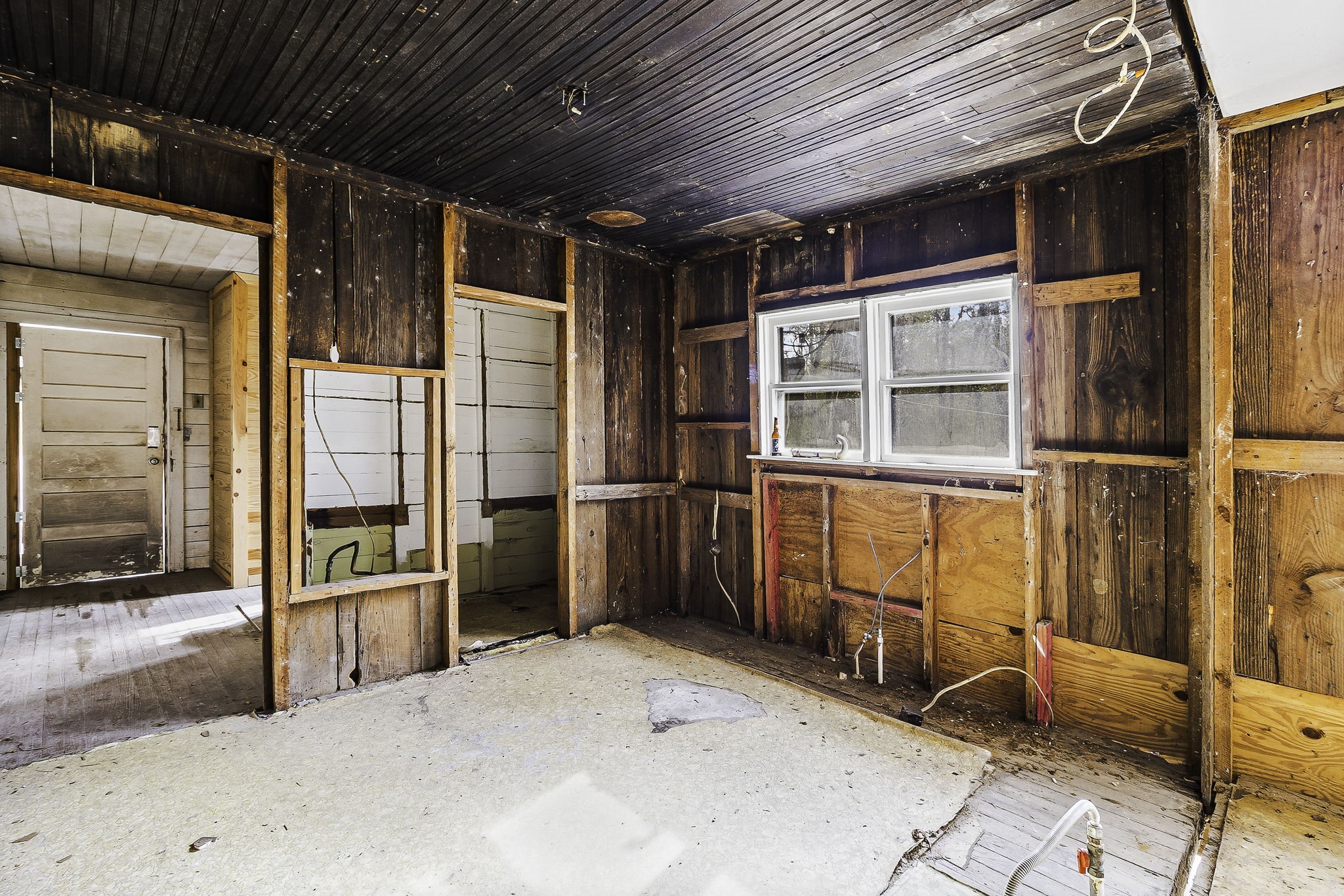 4826 Old Israel Road Livingston, TX 77351 - Photo 20 of 37 a view of an empty room with wooden floor and windows
