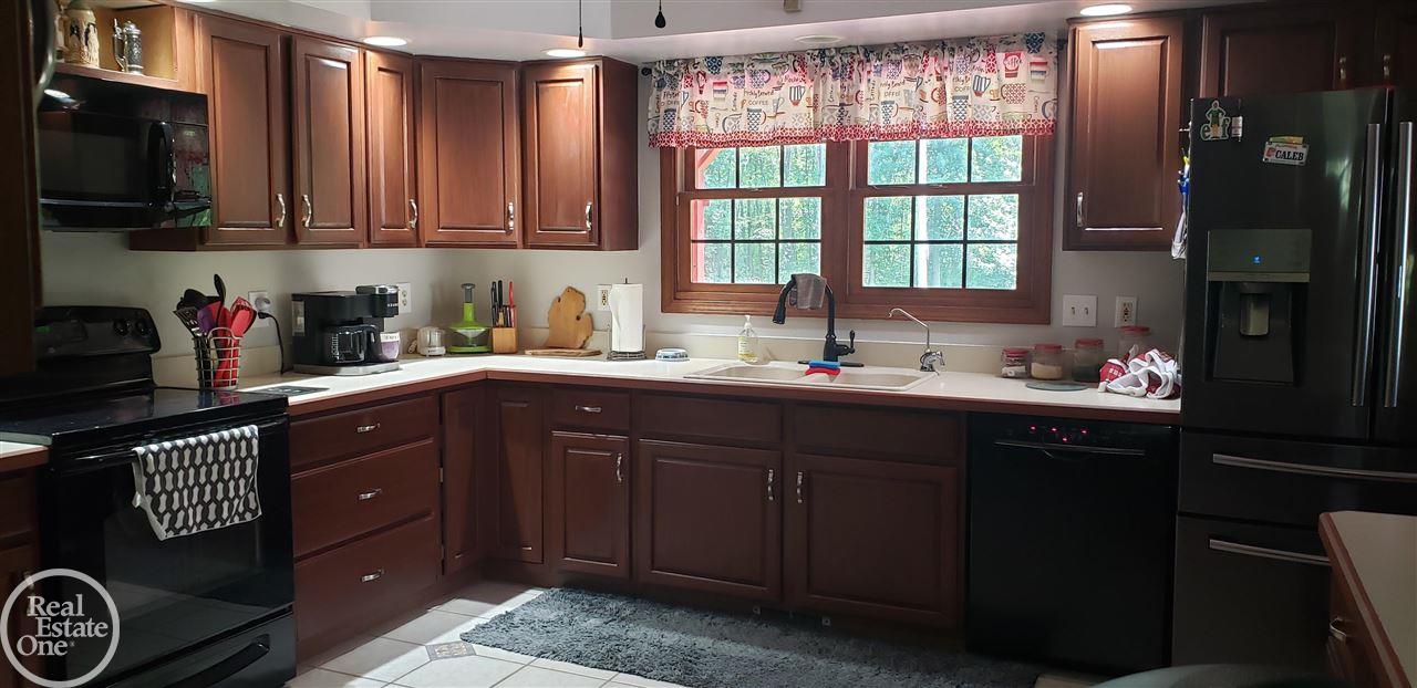 5094 Springborn Road East China, MI 48054 - Photo 17 of 54 50052798-16.JPG