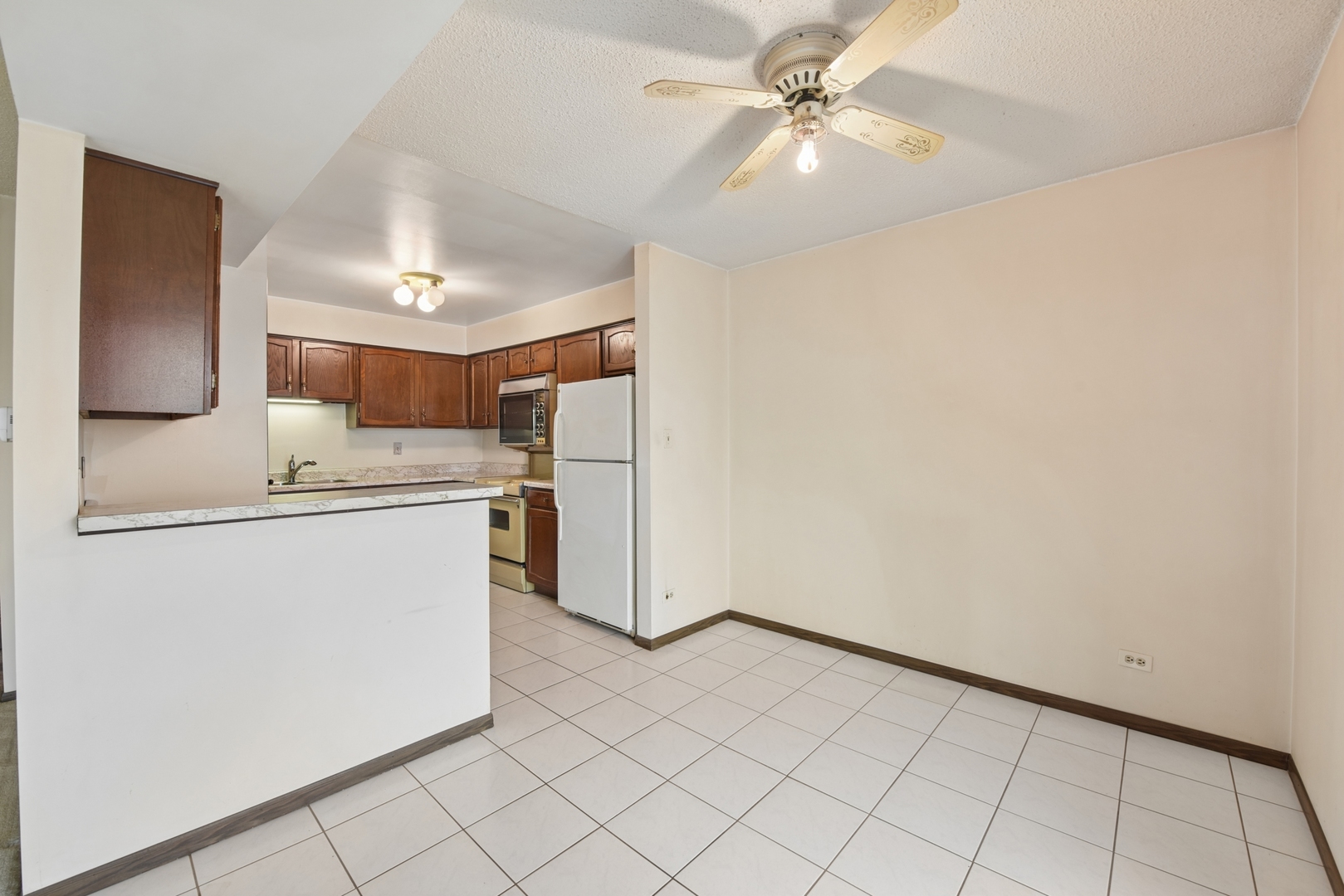 601 West Huntington Commons Road, Unit 202 Mount Prospect, IL 60056 - Photo 11 of 25