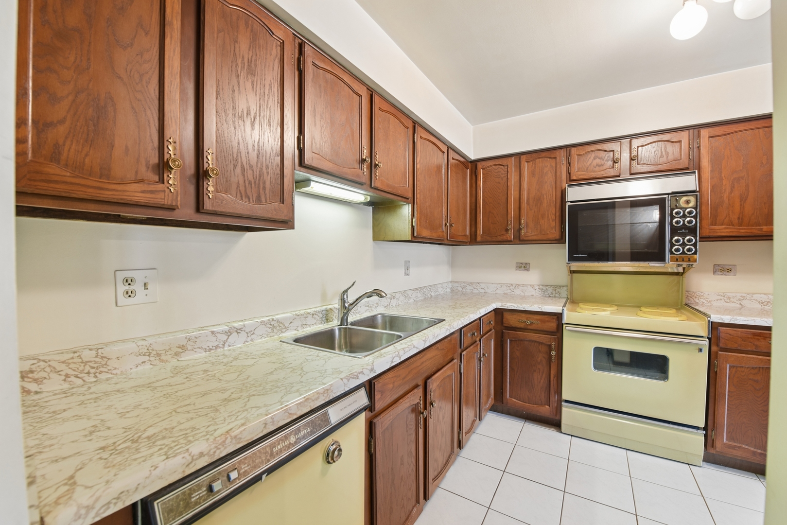 601 West Huntington Commons Road, Unit 202 Mount Prospect, IL 60056 - Photo 13 of 25